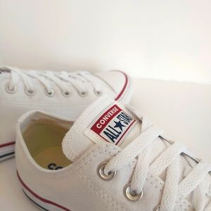 CONVERSE/Chuck Taylor All Star Classic Unisex Shoe/White/Size Women's 9 Men's 7